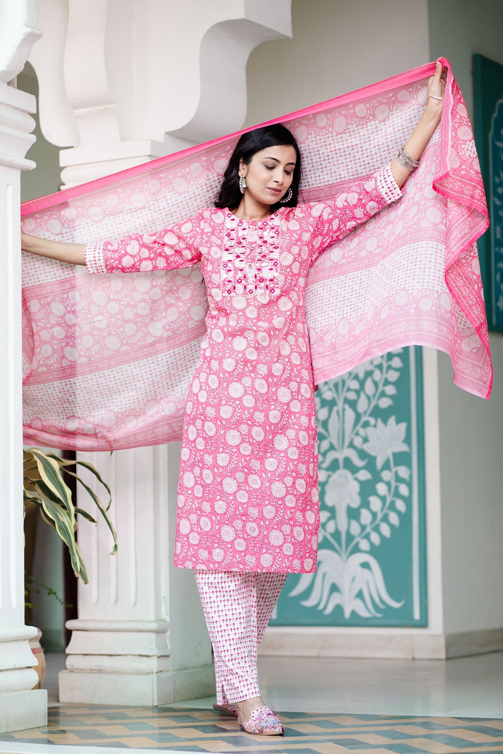Buy online Neon Pink Faux Georgette Kurti from Kurta Kurtis for Women by  Viva N Diva for ₹609 at 70% off | 2024 Limeroad.com
